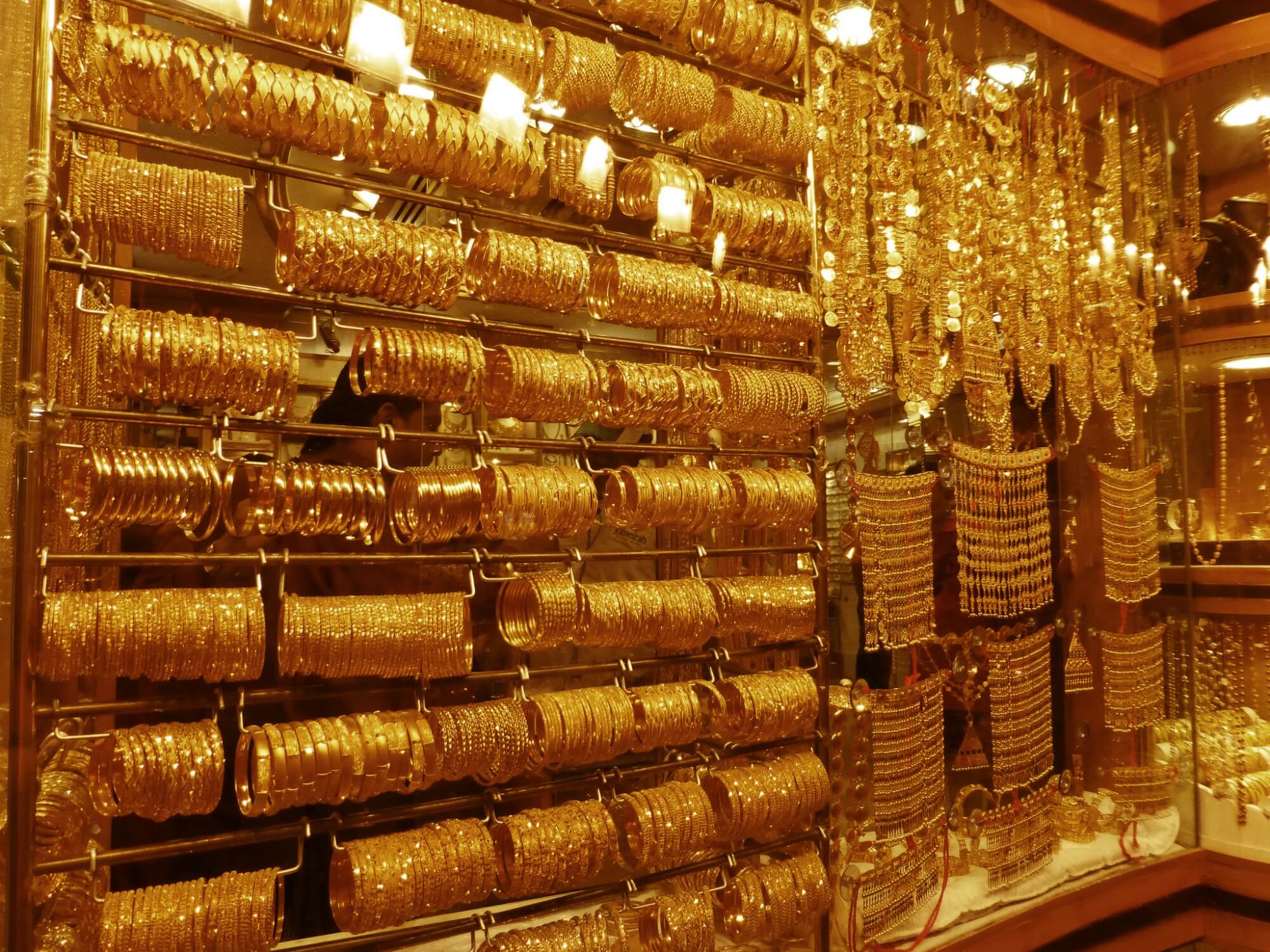 Дубай golden. Gold Souk Дубай. Рынок золота Gold Souk. Золотой рынок Gold Souk в Дубае. Дубай Молл золотой базар.